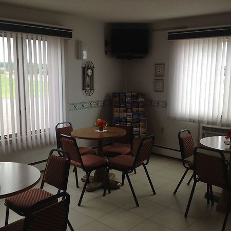 Value Host Motor Inn Маркетт Экстерьер фото