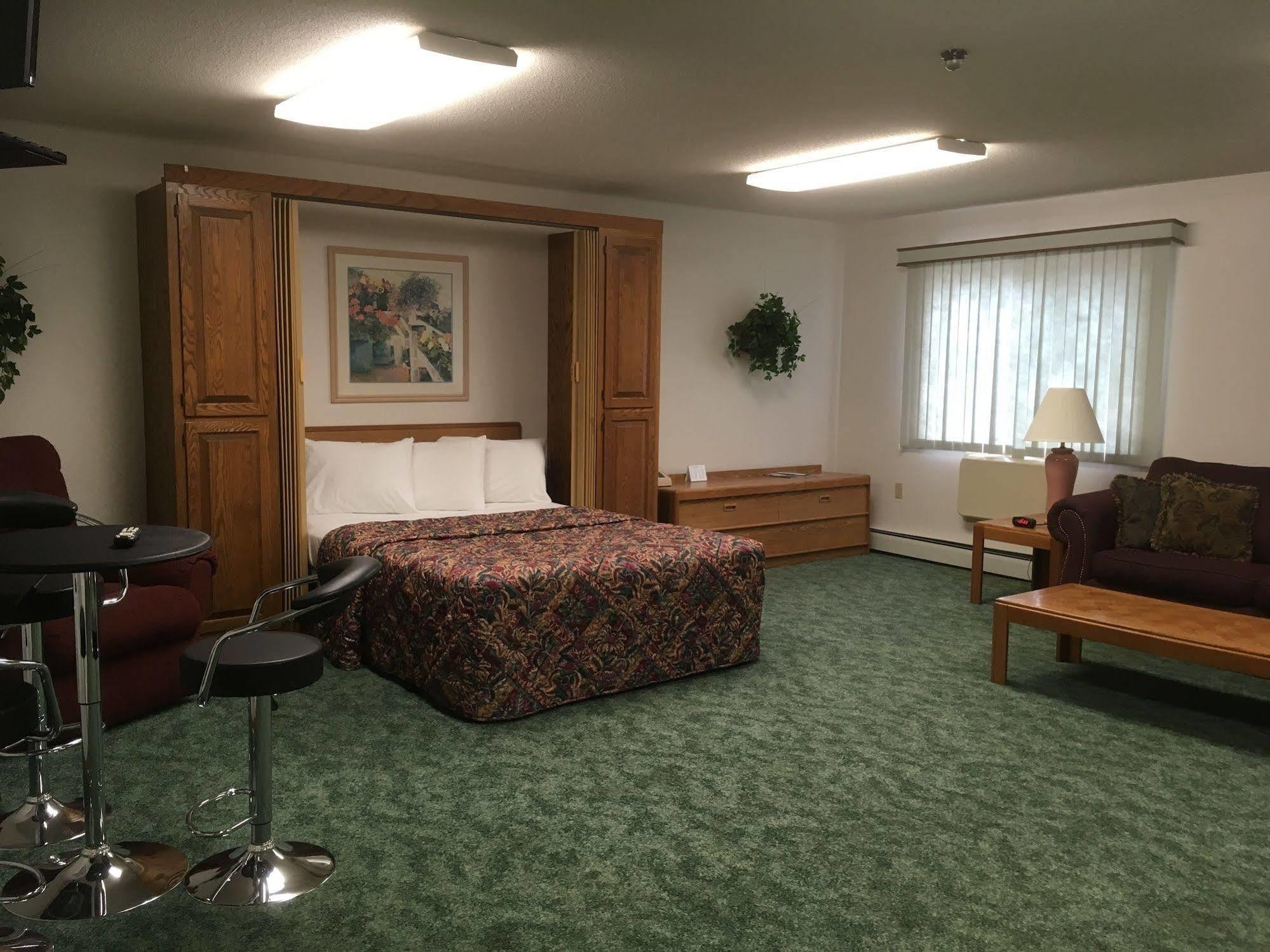 Value Host Motor Inn Маркетт Экстерьер фото