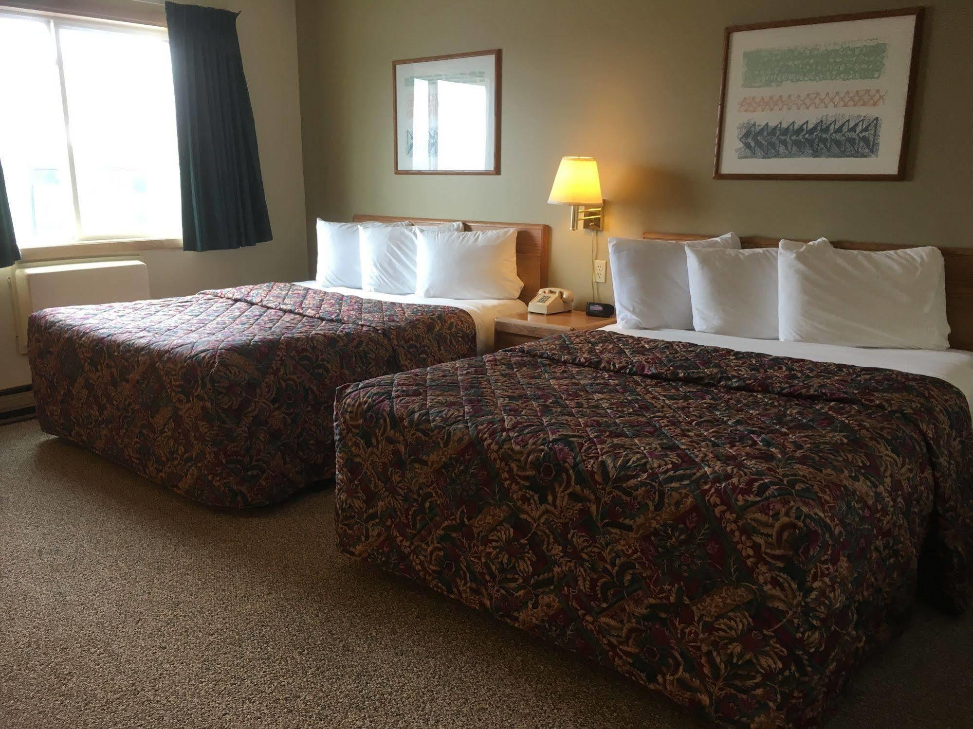 Value Host Motor Inn Маркетт Экстерьер фото