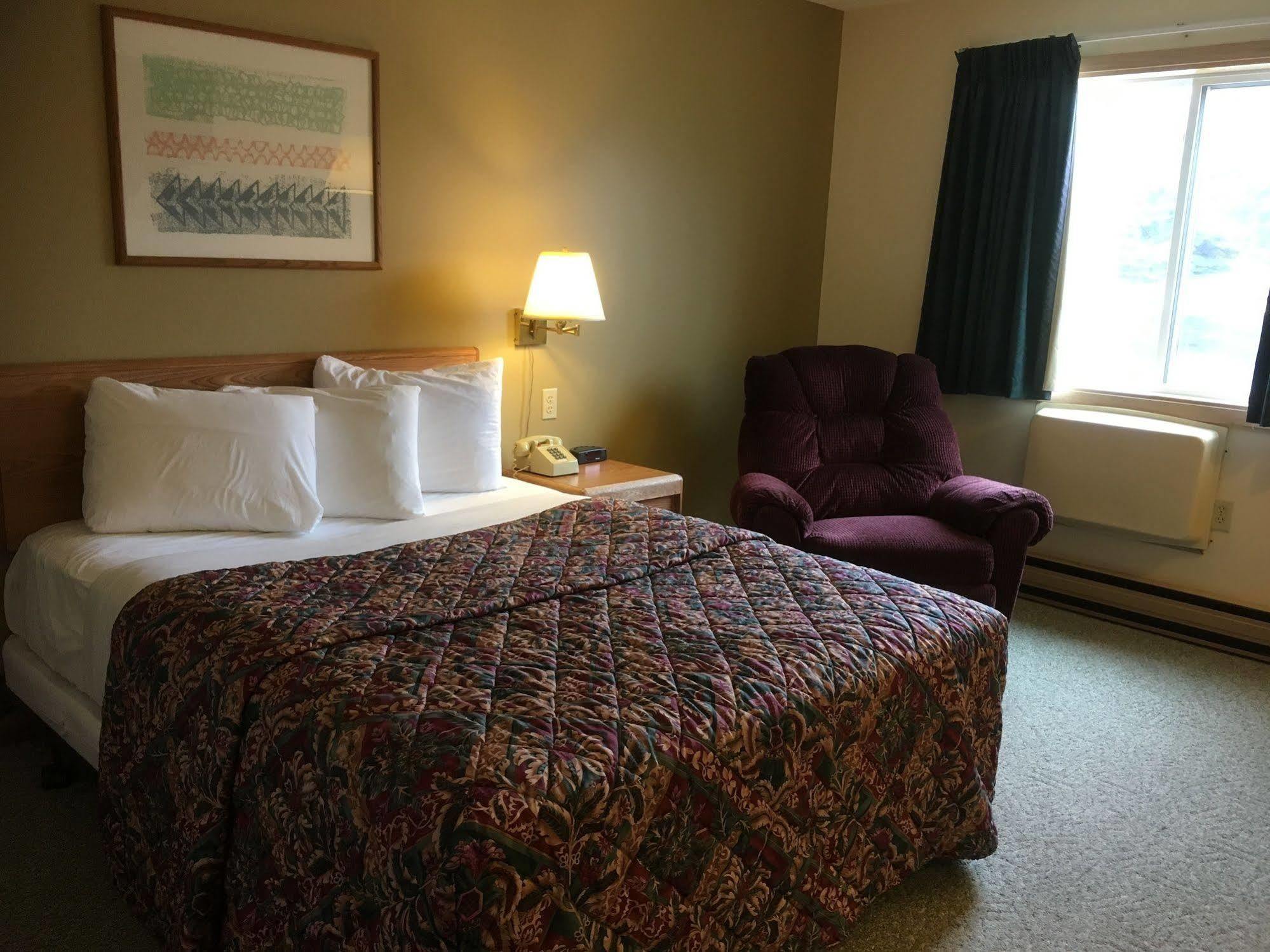 Value Host Motor Inn Маркетт Экстерьер фото