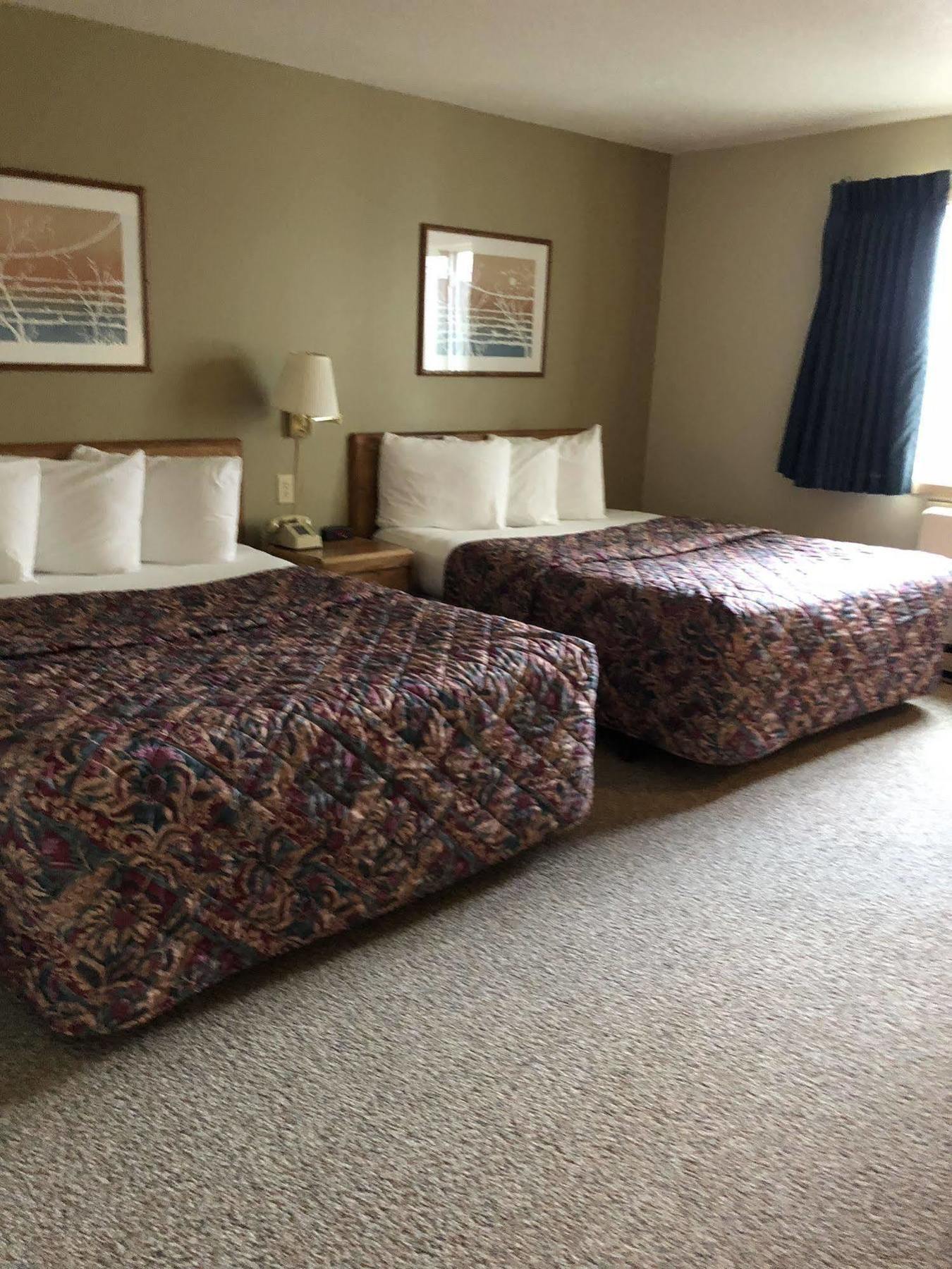 Value Host Motor Inn Маркетт Экстерьер фото